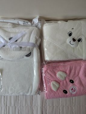 Plush Hooded Baby Towels Set - White & Pink Bear Faces